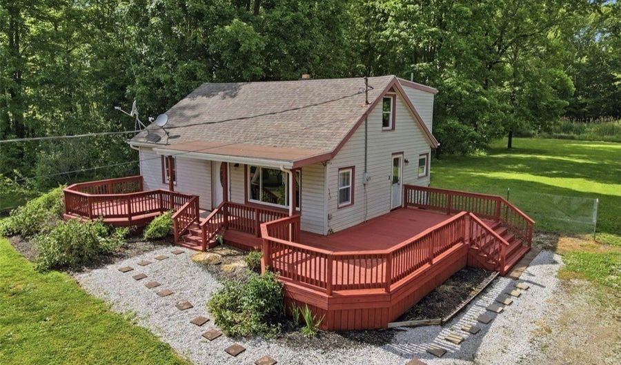 1403 Carson Rd, Ashtabula, OH 44004 - 3 Beds, 2 Bath