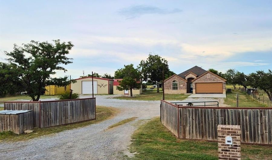 118 Crockett Rd, Weatherford, TX 76088 - 3 Beds, 2 Bath