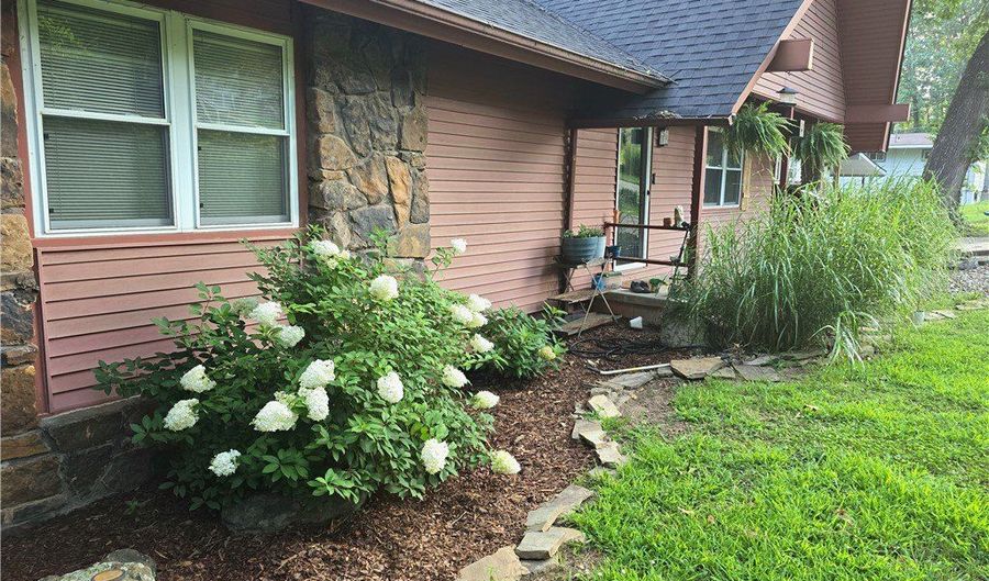 15 Finger Cir, Bella Vista, AR 72715 - 2 Beds, 2 Bath