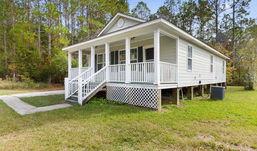 6077 E Kemper St, Bay St. Louis, MS 39520 - 3 Beds, 1 Bath