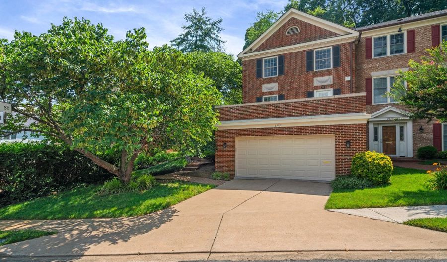2317 S QUEEN St, Arlington, VA 22202 - 3 Beds, 4 Bath