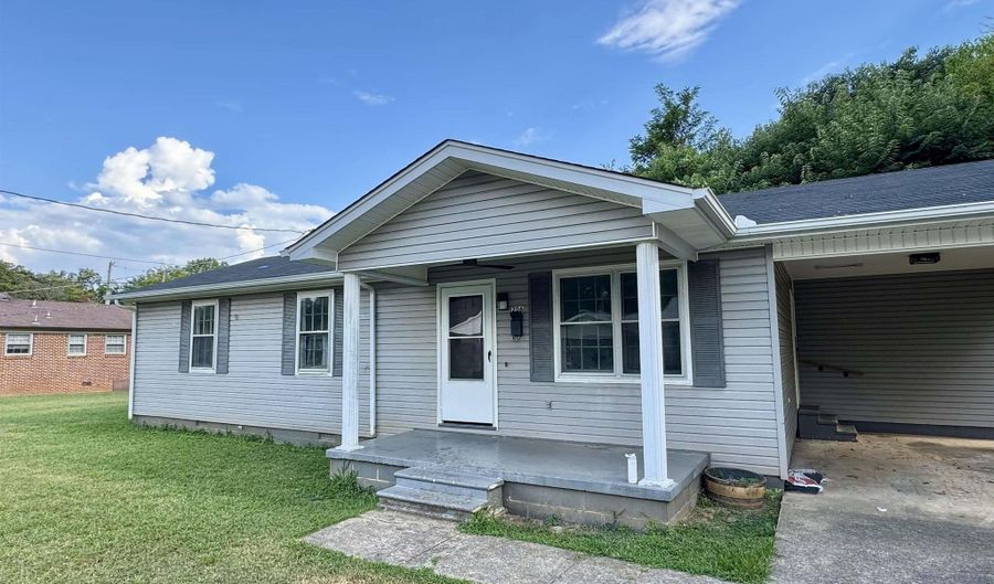 206 Chestnut St, Athens, AL 35611 - 3 Beds, 1 Bath