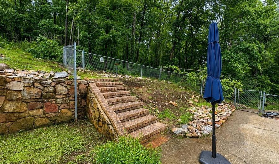 1 LAUREL SPRINGS Rd, Anniston, AL 36207 - 4 Beds, 3 Bath