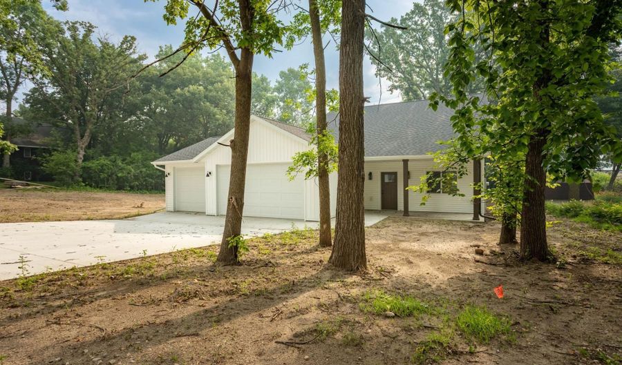 1011 Nokomis St, Alexandria, MN 56308 - 3 Beds, 2 Bath