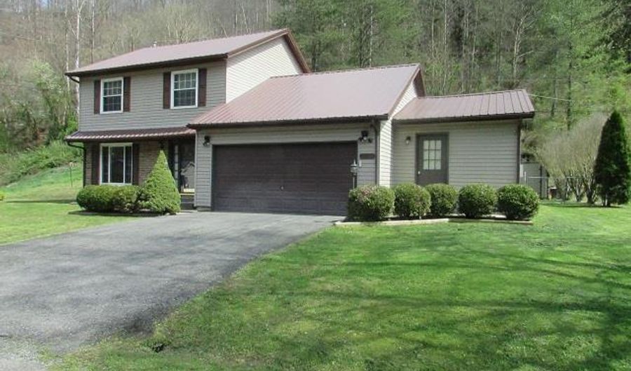 111 Maplewood Vlg, Banner, KY 41603 - 5 Beds, 3 Bath