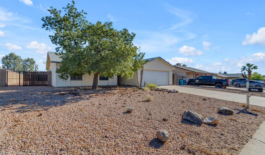 1049 S MARA Dr, Apache Junction, AZ 85120 - 3 Beds, 2 Bath