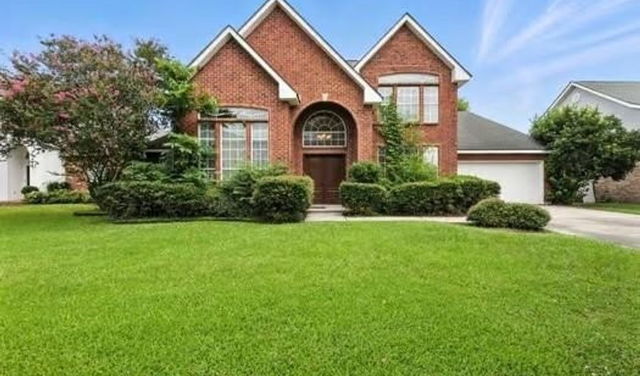 110 WOODCHASE Dr, Belle Chasse, LA 70037 - 4 Beds, 3 Bath