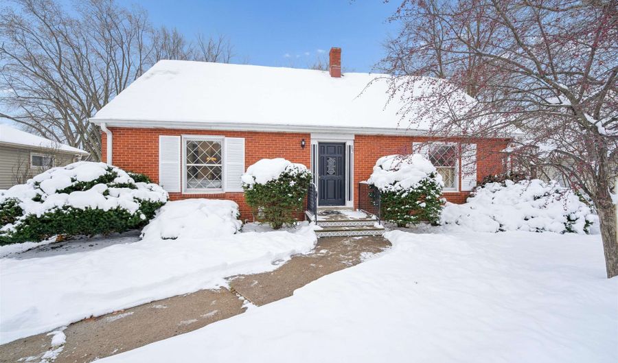 813 E GRANT St, Appleton, WI 54911 - 4 Beds, 2 Bath