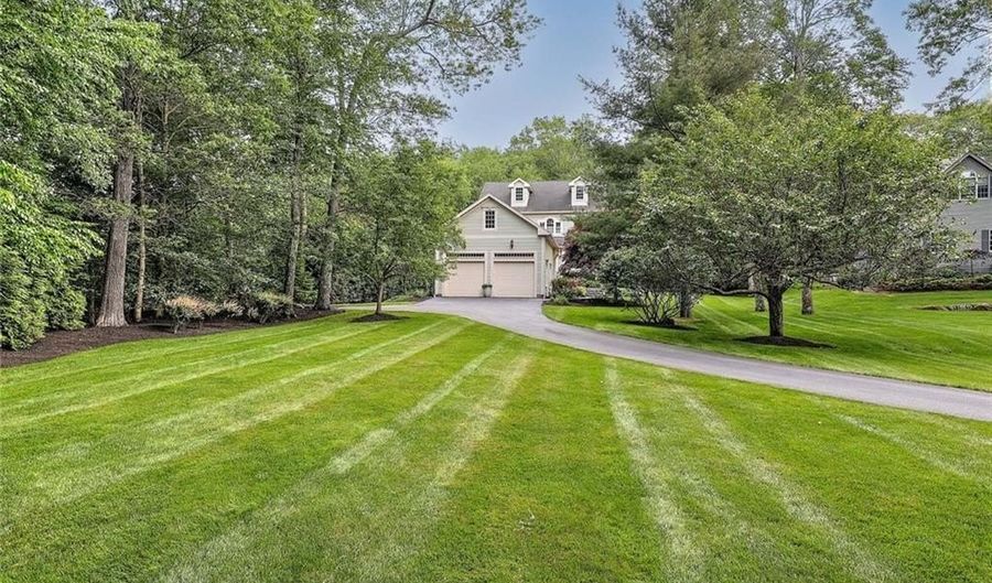 10 Owl Tree Ln, East Greenwich, RI 02818 - 4 Beds, 4 Bath