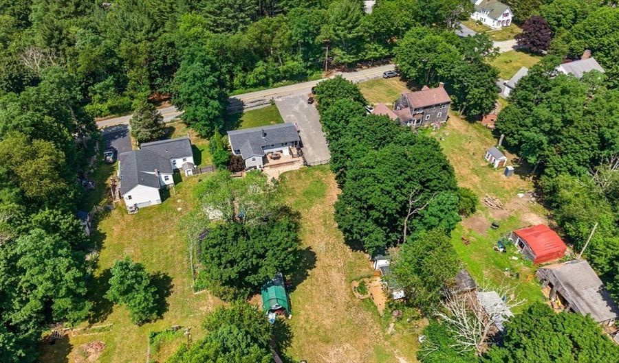 26 Algerine St, Berkley, MA 02779 - 4 Beds, 1 Bath