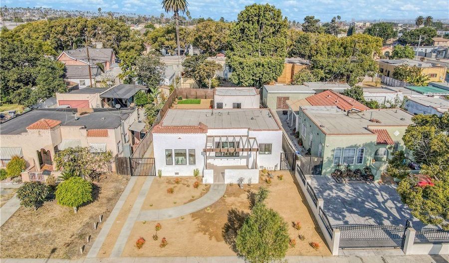 3521 60th St W, Los Angeles, CA 90043 - 3 Beds, 3 Bath