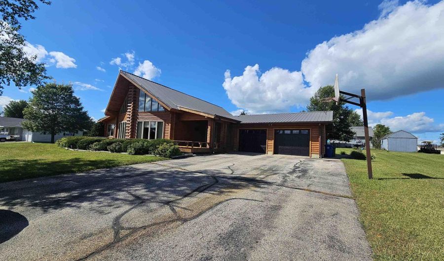 332 Allan St, Allison, IA 50602 - 4 Beds, 3 Bath