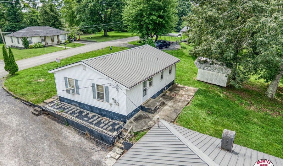 218 Pineview Dr, Albany, KY 42602 - 2 Beds, 1 Bath