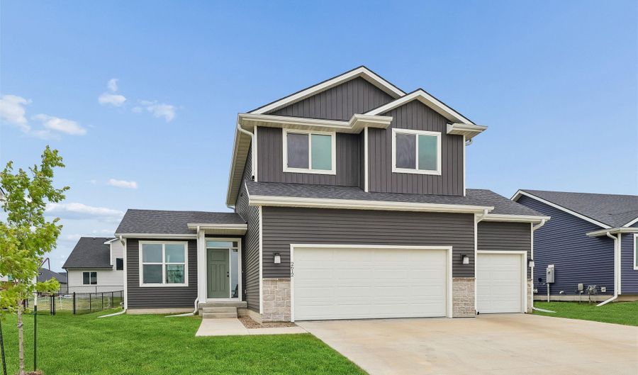 2612 NW Reinhart Dr, Ankeny, IA 50023 - 3 Beds, 3 Bath