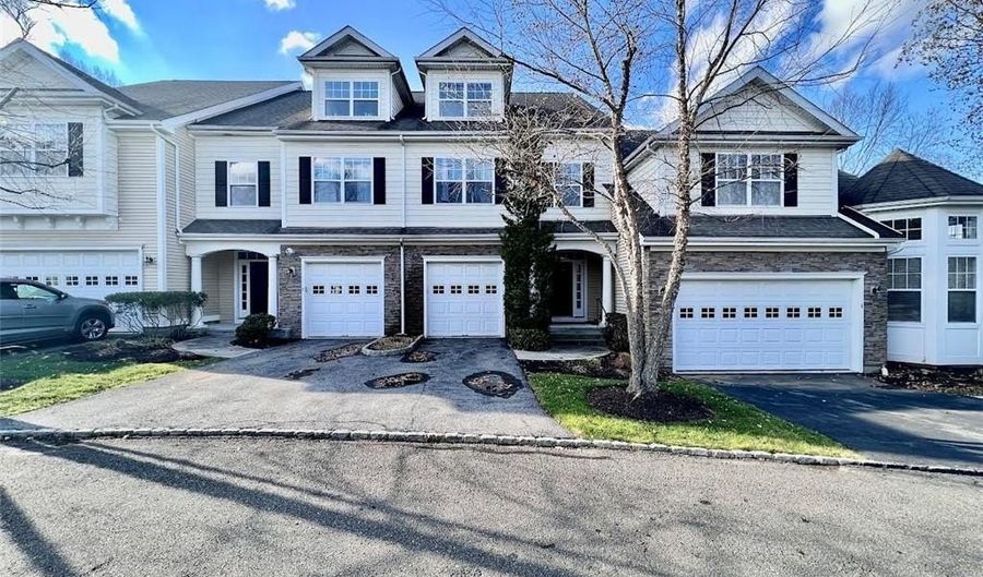 2 Dogwood Ct 2, Middlebury, CT 06762 - 3 Beds, 4 Bath