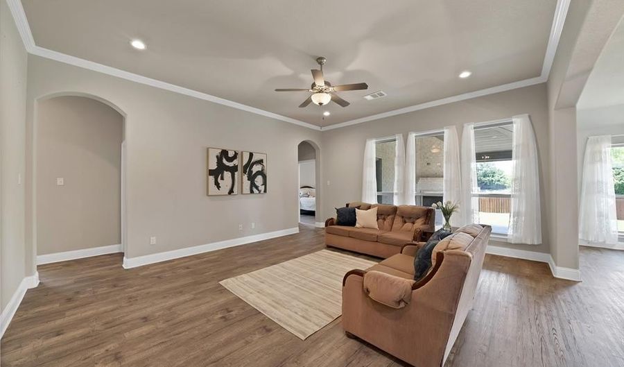 304 Bonita St, Weatherford, TX 76087 - 4 Beds, 2 Bath