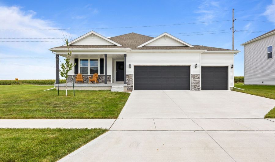1113 NE Crossing Oaks Dr, Ankeny, IA 50021 - 3 Beds, 2 Bath