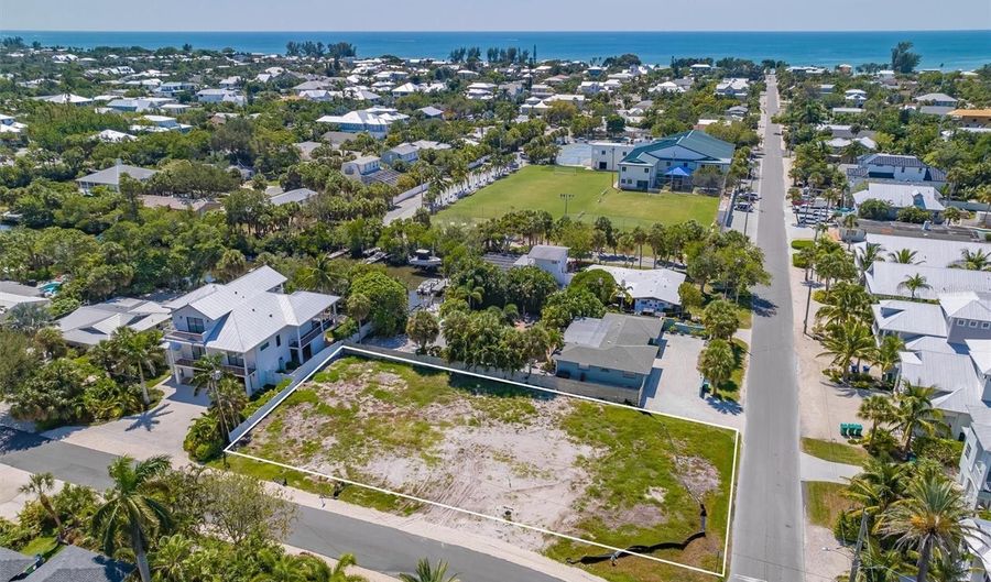 305 TARPON St, Anna Maria, FL 34216 - 5 Beds, 6 Bath