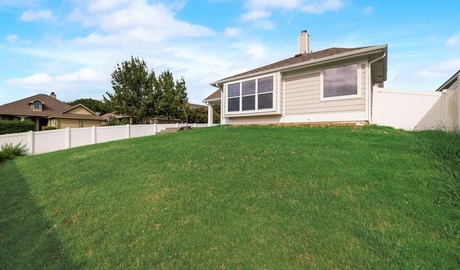 300 Creekside Dr, Anna, TX 75409 - 3 Beds, 2 Bath