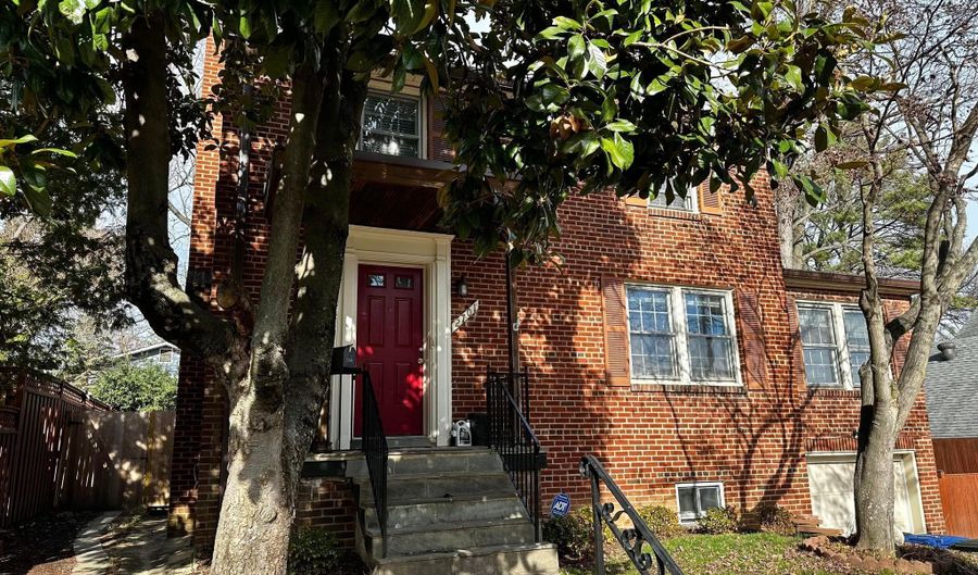 2701 13TH St S, Arlington, VA 22204 - 4 Beds, 3 Bath