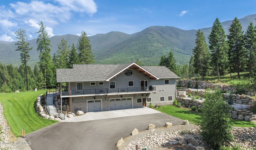 893 Pinnacle, Bonners Ferry, ID 83805 - 4 Beds, 5 Bath