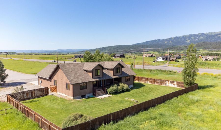 39 TRAIL RIDGE Rd, Alpine, WY 83128 - 5 Beds, 3 Bath
