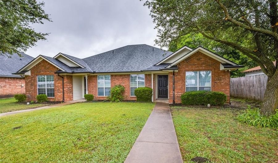 914-916 S Interurban St, Anna, TX 75409 - 2 Beds, 2 Bath