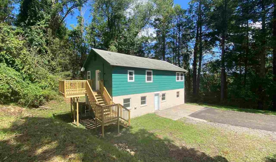 142 PINCH GUT HOLLOW Rd, Fairmont, WV 26554 - 3 Beds, 2 Bath