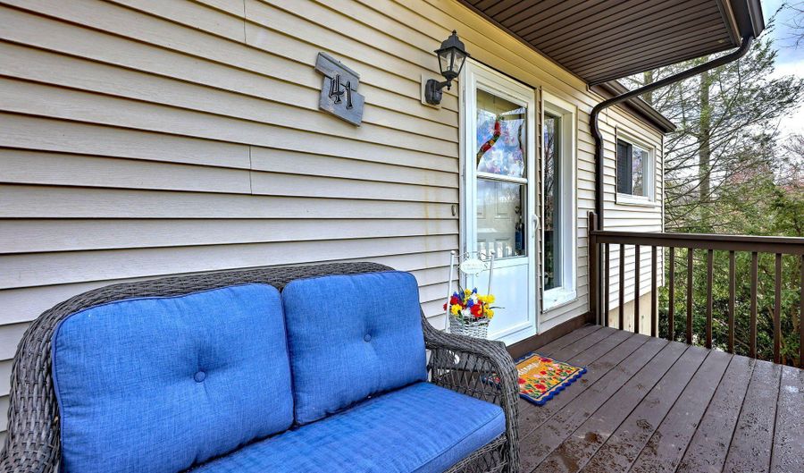 41 Chatham Ln, Bristol, CT 06010 - 3 Beds, 1 Bath