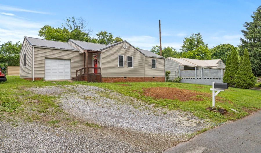 922 Barnabas St, Athens, TN 37303 - 3 Beds, 1 Bath