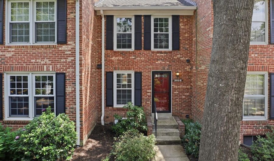 2410 S WALTER REED Dr 2, Arlington, VA 22206 - 2 Beds, 2 Bath