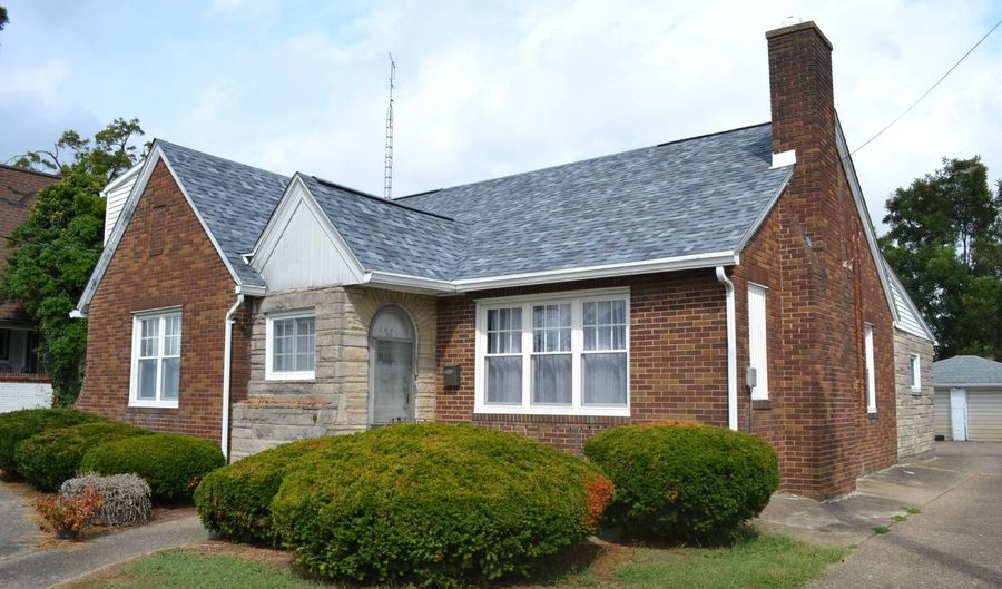 144 W Main St, Albion, IL 62806 - 6 Beds, 2 Bath