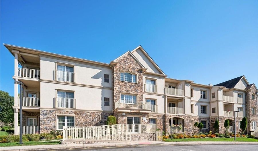 28 N De Baun Ave 208, Airmont, NY 10901 - 2 Beds, 2 Bath