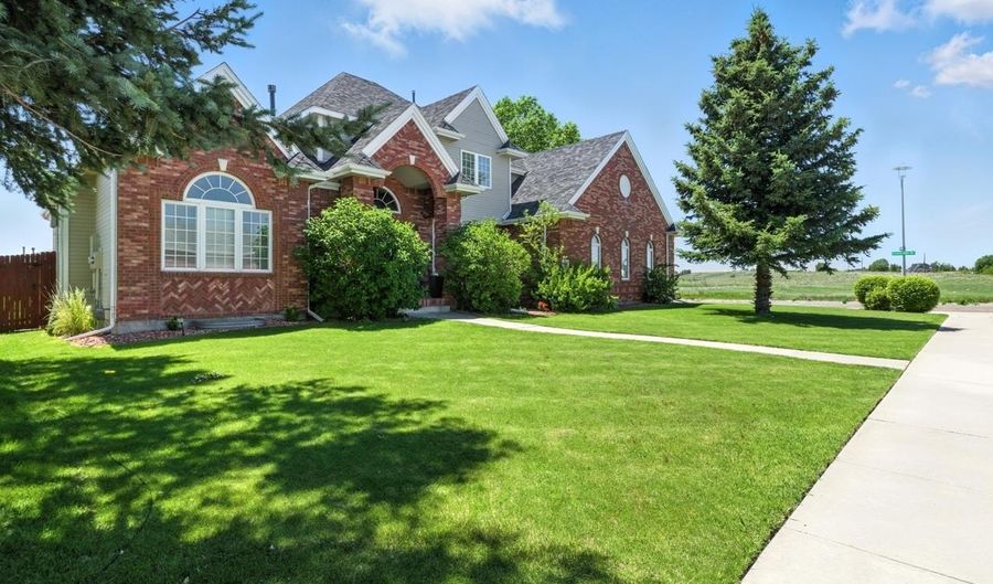 2503 SUMMIT Dr, Cheyenne, WY 82009 - 5 Beds, 4 Bath