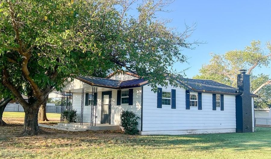 301 S Rose St, Archer City, TX 76351 - 3 Beds, 2 Bath
