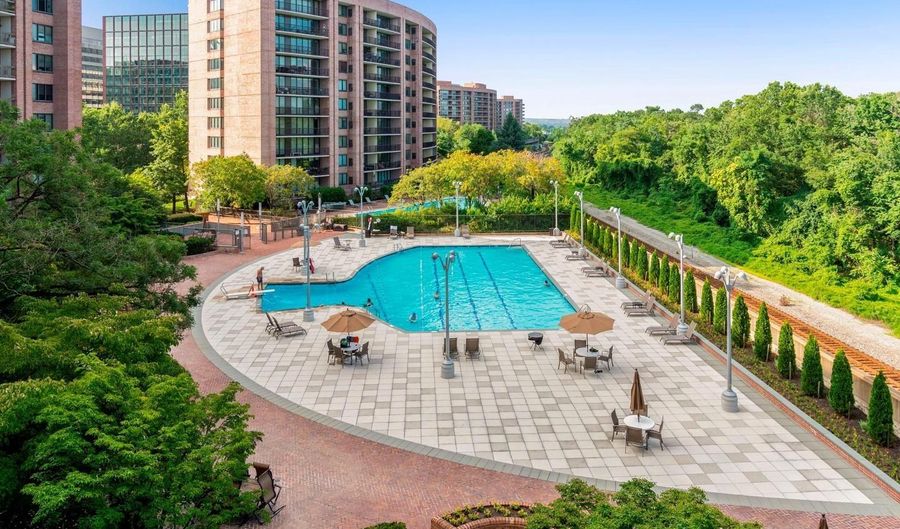 1805 CRYSTAL Dr #913S, Arlington, VA 22202 - 3 Beds, 2 Bath