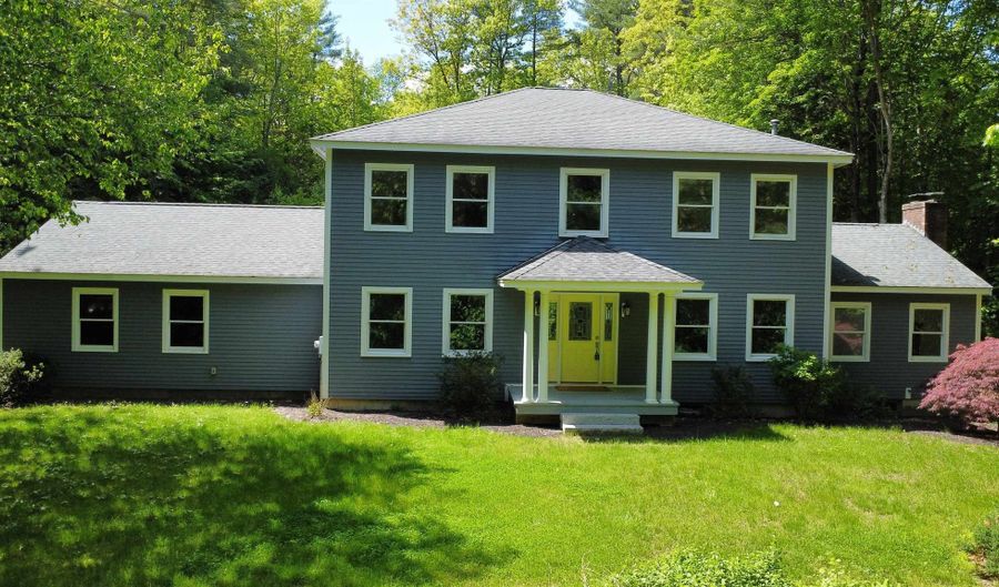 5 Sullivan Dr, Bow, NH 03304 - 4 Beds, 3 Bath
