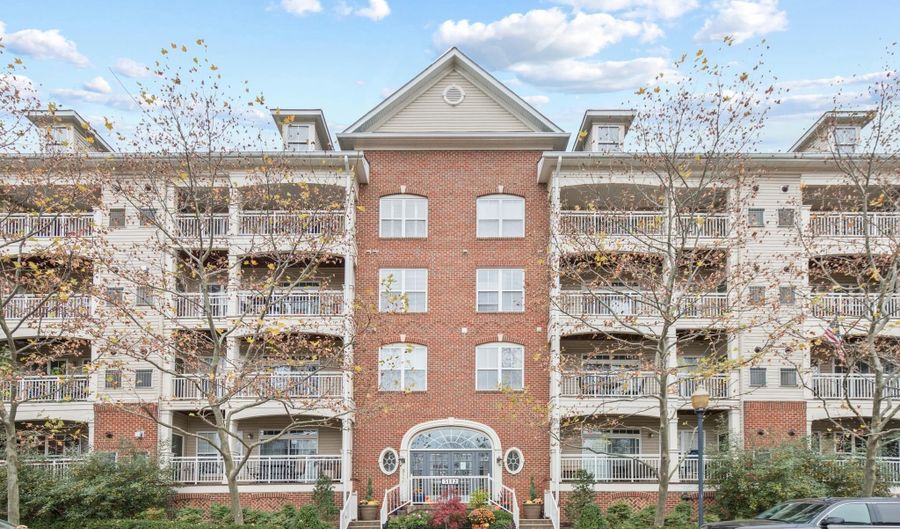 5112 DONOVAN Dr 107, Alexandria, VA 22304 - 2 Beds, 2 Bath