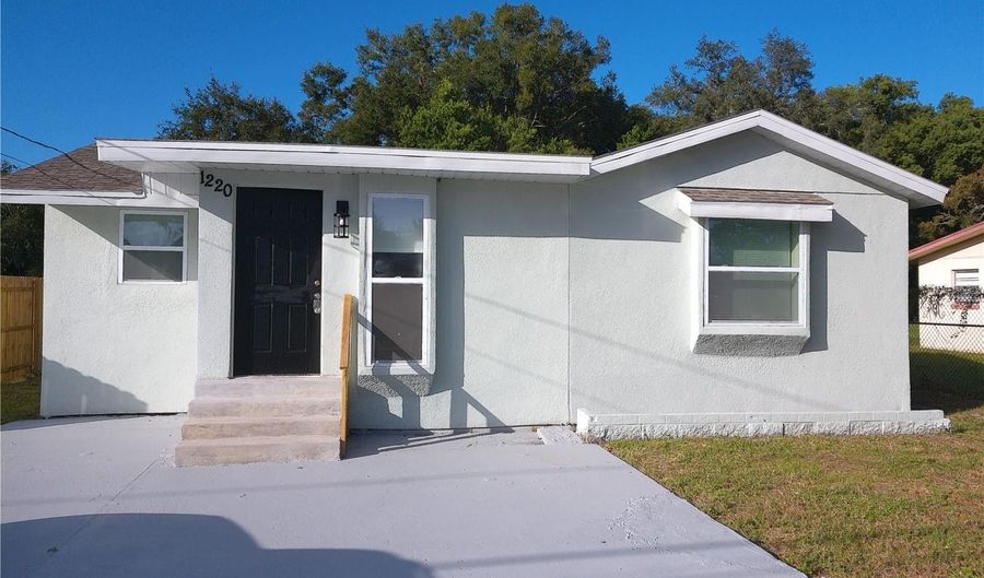 1220 OAK St, Altamonte Spg, FL 32701 - 2 Beds, 1 Bath