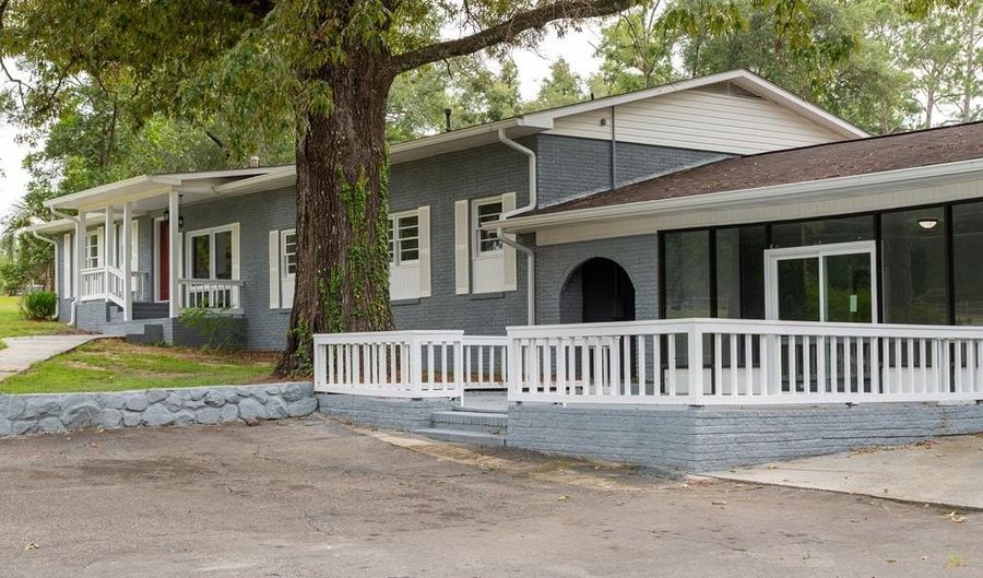 2623 Hatch Pkwy N, Baxley, GA 31515 - 3 Beds, 3 Bath