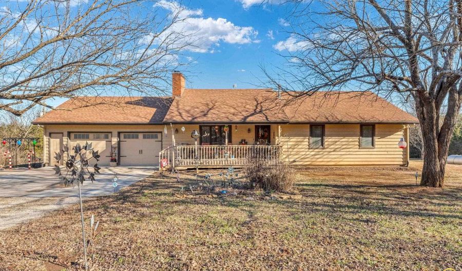 6930 SW Hoch Rd, Auburn, KS 66402 - 3 Beds, 3 Bath