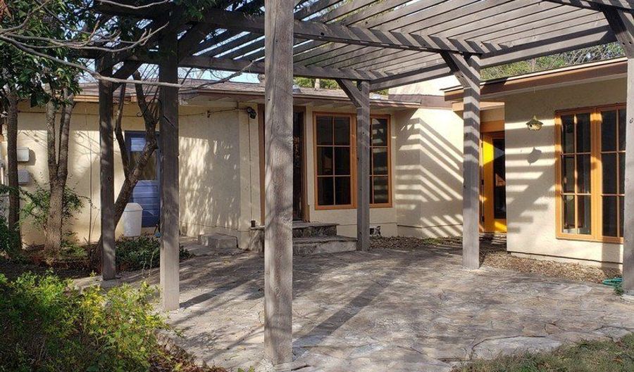 118 E ELMVIEW Pl, Alamo Heights, TX 78209 - 4 Beds, 2 Bath