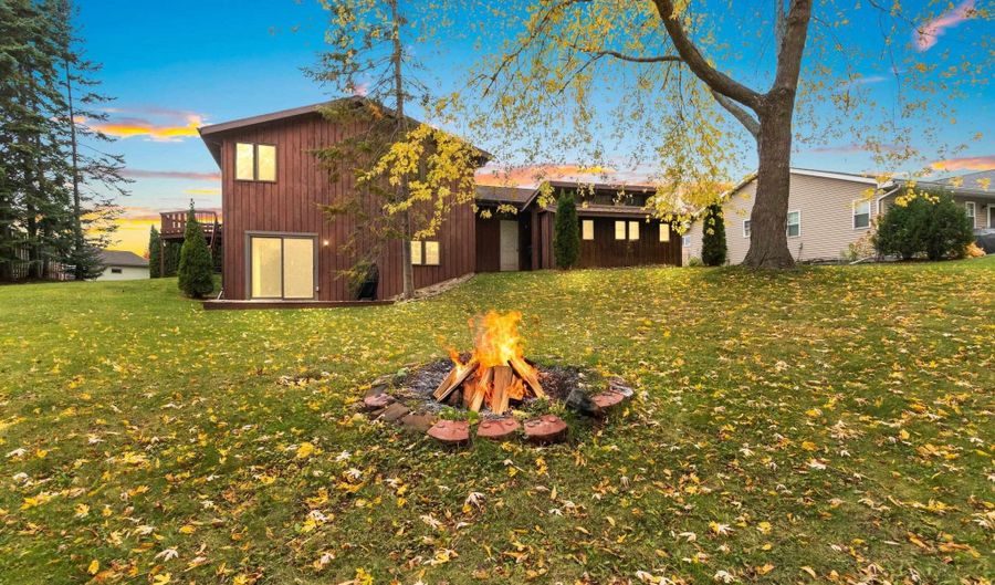 W2819 SCHMALZ Circle, Appleton, WI 54915 - 3 Beds, 2 Bath