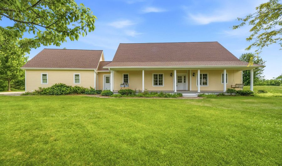 W3549 CENTER VALLEY Road, Appleton, WI 54913 - 3 Beds, 3 Bath