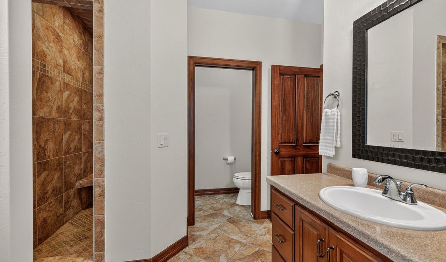 6622 N Kurey Dr, Appleton, WI 54913 - 4 Beds, 4 Bath