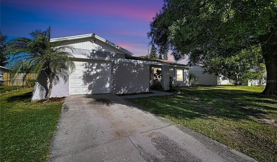 6040 FRANCIS Dr, Apollo Beach, FL 33572 - 4 Beds, 2 Bath