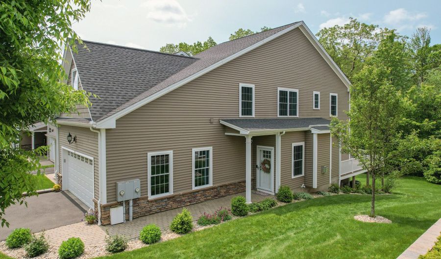 28 Brookview Cir 28, Bristol, CT 06010 - 3 Beds, 3 Bath