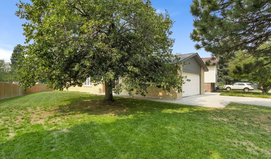 364 BOCAGE Dr, Cheyenne, WY 82009 - 4 Beds, 2 Bath