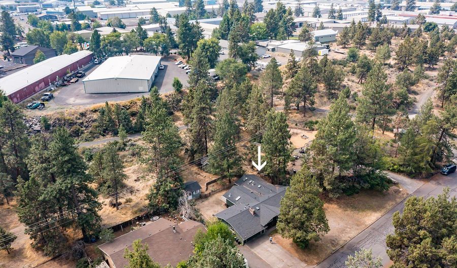 1115 NE Burnside Ave, Bend, OR 97701 - 3 Beds, 3 Bath