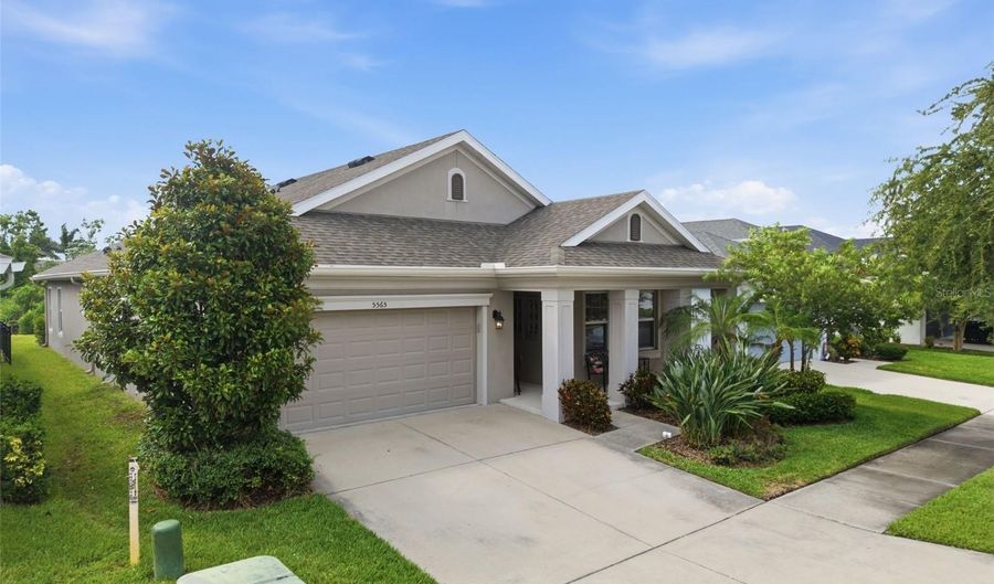 5565 SILVER SUN Dr, Apollo Beach, FL 33572 - 4 Beds, 3 Bath